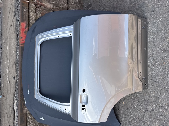 Задняя правая дверь 32133219 VOLVO