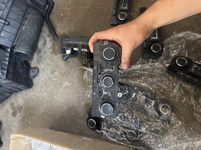 Механизм управления кондиционером 3T0820047AB VAG