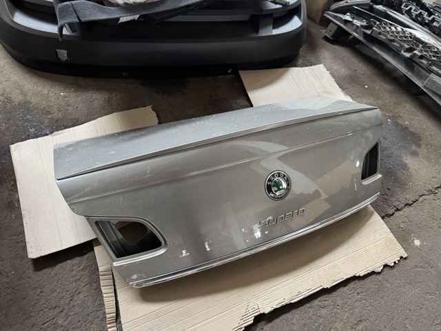 Крышка багажника 3T5827025A VAG