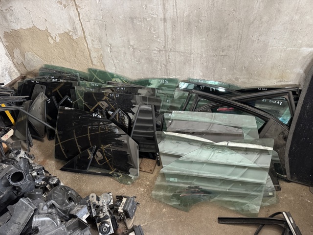 Окно задней двери 3T5845206 VAG