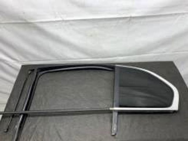 Форточка двери треугольник, задней, левой 3T5845209AM VAG