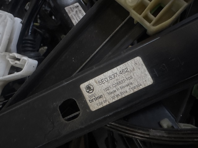 Механизм стеклоподъемника двери передней, правой Skoda Octavia 3 A7