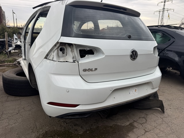 Дверь задняя багажная 5G6827025Q VAG