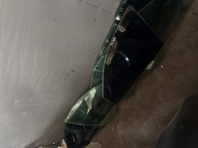 Стекло пассажирской двери 5JA845202E VAG