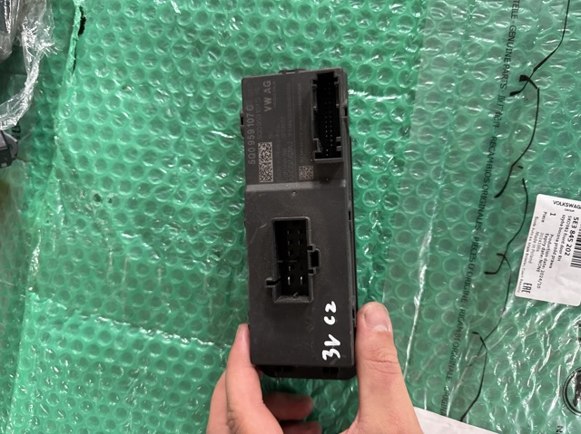5Q0959107G VAG Модуль управления (ЭБУ) открытия крышки багажника (двери 3/5-й задней) купить в Украина