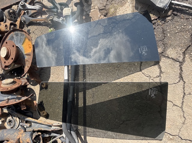Задняя форточка левая 6812460291 TOYOTA