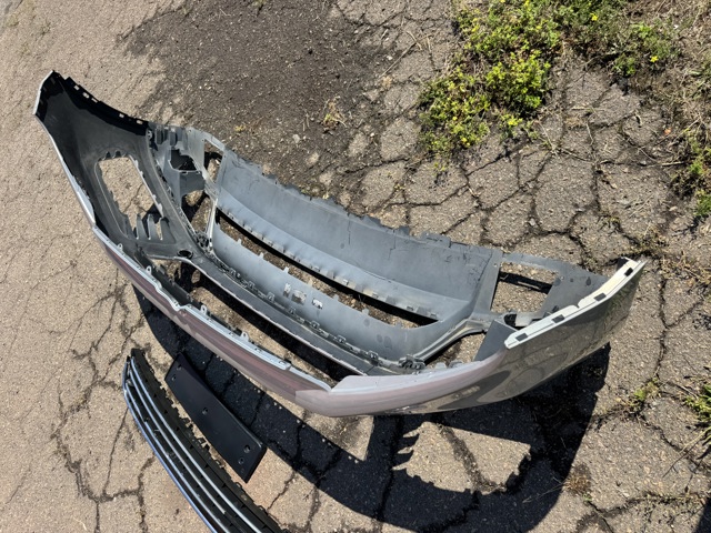 VAG 7P6807221C Бампер передний в наличии Ужгород