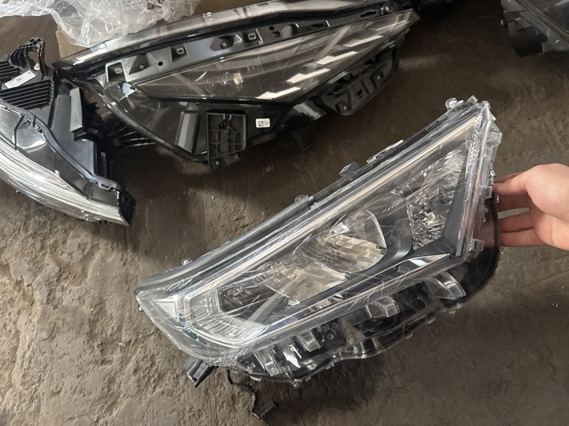 Правая блок фара 8114542842 TOYOTA