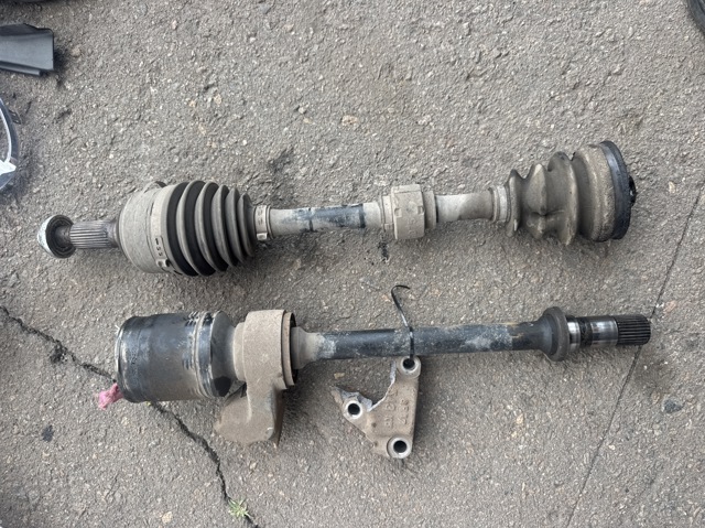Привод передний правый GD762550XC MAZDA