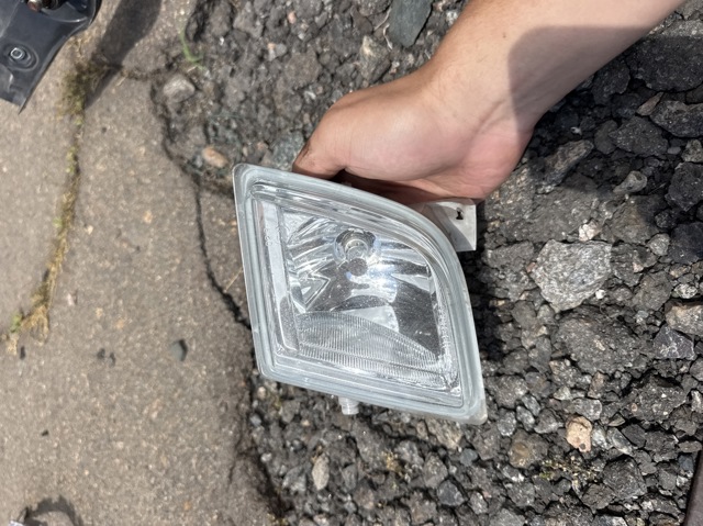 Противотуманная фара левая GS1D51690B MAZDA