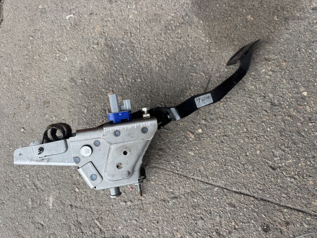 Педаль сцепления GS1M41300 MAZDA