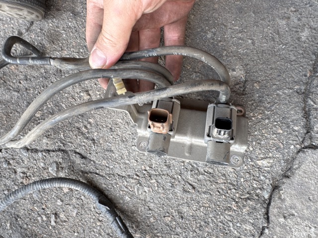 Клапан соленоид регулирования заслонки EGR LF8218740 MAZDA