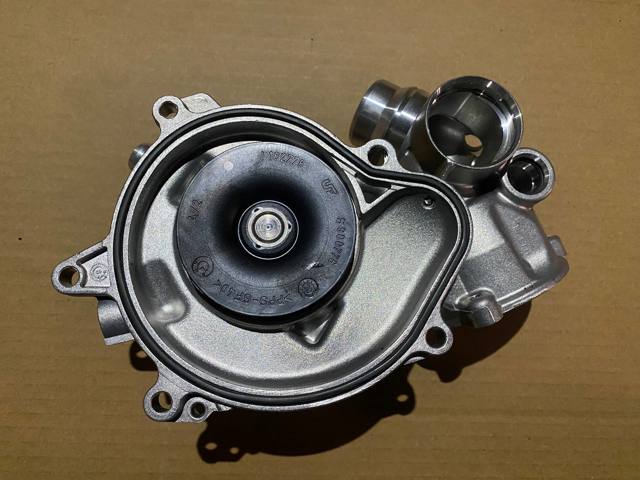 Насос охлаждения 11517586779 BMW
