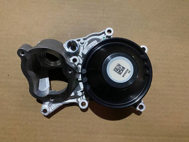 BMW 11518516205 Помпа водяная (насос) охлаждения в наличии Полтава