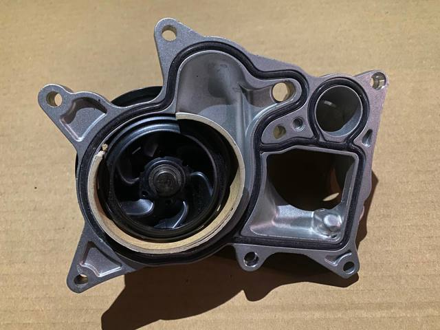 11518516205 BMW Помпа водяная (насос) охлаждения купить в Киев