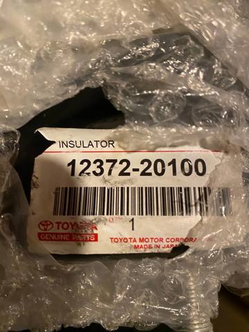Левая опора двигателя 1237220100 TOYOTA