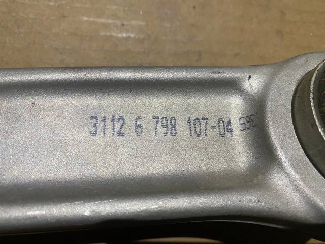 Рычаг передней подвески нижний левый 31126798107 BMW