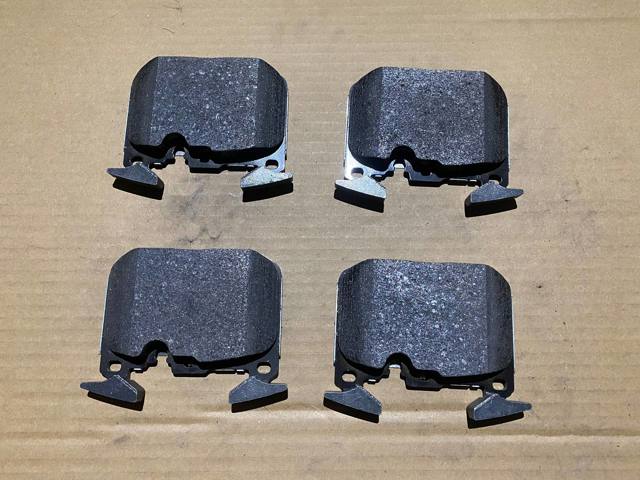 Передние тормозные колодки 34116865460 BMW