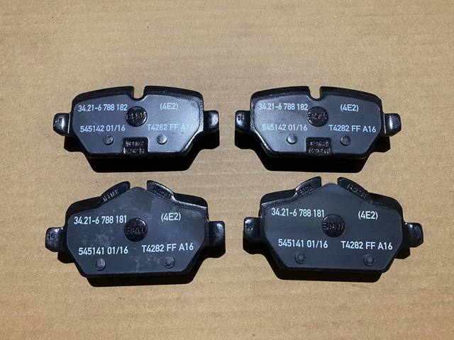 Задние дисковые колодки 34216788183 BMW
