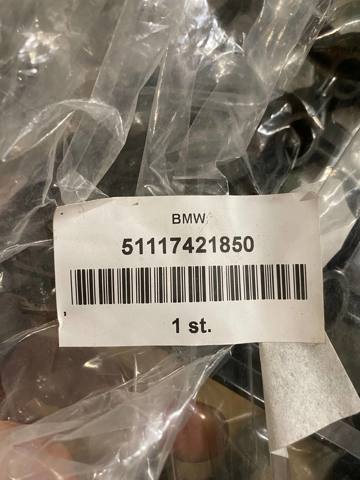 Правое крепление переднего бампера 51117421850 BMW