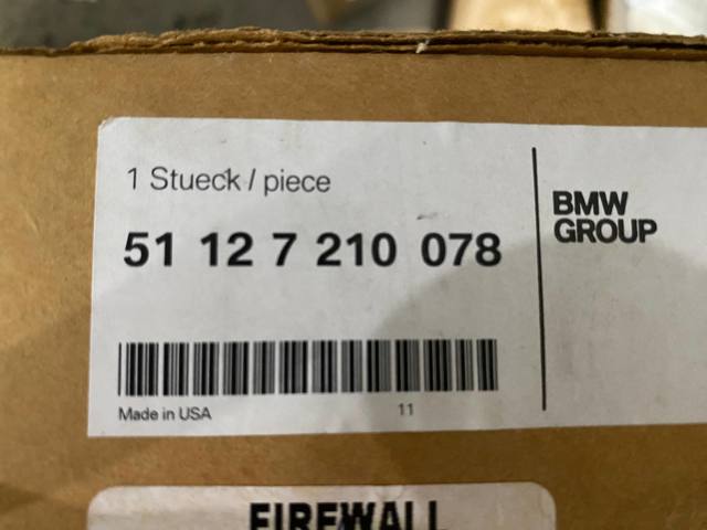 Кронштейн бампера заднего, внешний правый 51127210078 BMW