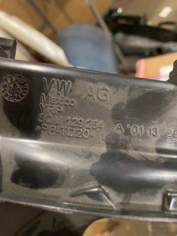 VAG 5QM129254 Впускной патрубок воздушного фильтра в наличии Черновцы