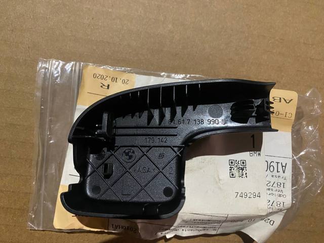Заглушка гайки крепления поводка переднего дворника 61617138990 BMW