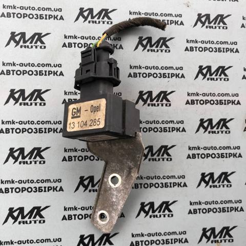 Задний левый суппорт 13104285 GM