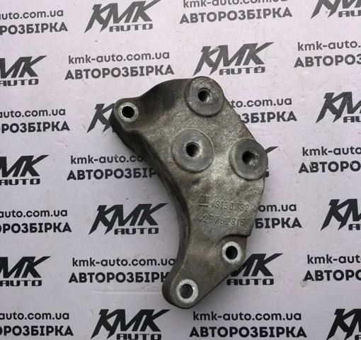 Кронштейн подушки (опоры) двигателя, левой 13130732 GM