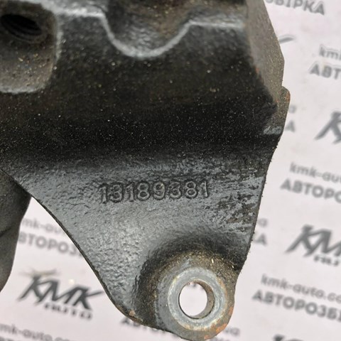 Кронштейн подушки (опоры) двигателя, правой 13189381 GM