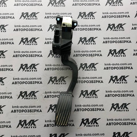 Педаль акселератора 13305804 GM