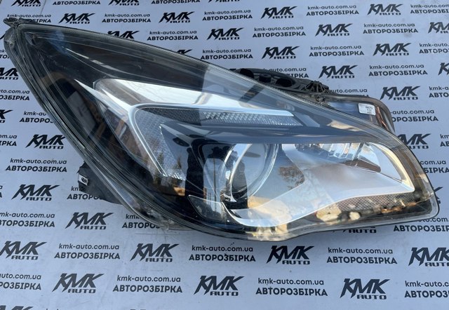 Фара правая 13426664 GM