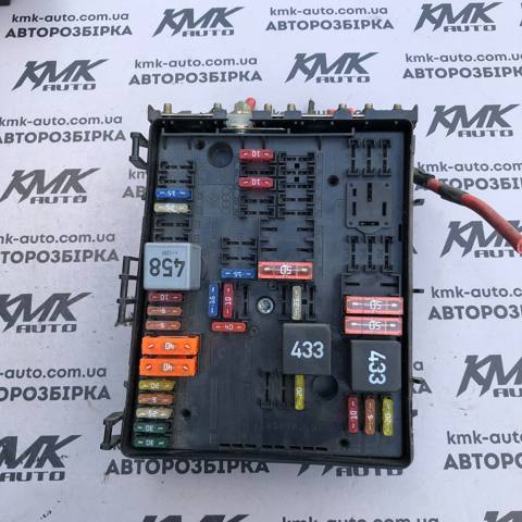 Панель предохранителей Фольксваген Гольф 5