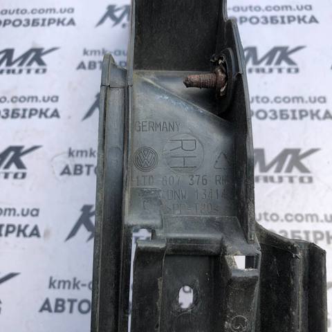 1T0807376 VAG Направляющая заднего бампера правая купить в Кривой Рог
