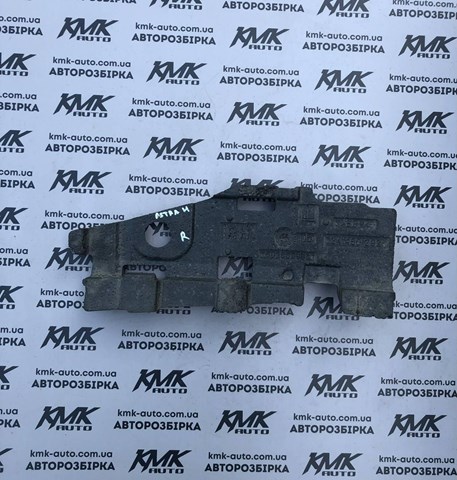 Правое крепление переднего бампера 24460292 GM