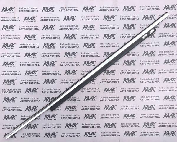 Молдинг опускного стекла нижний, двери передней, левой 8R0853283F VAG