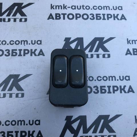 Кнопочный блок управления стеклоподъемником передний левый 90561088 GM