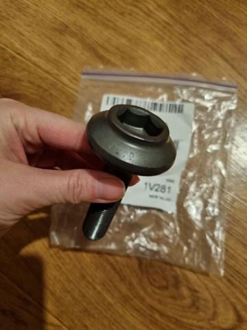 VAG 8E0407643A Болт ступицы в наличии Черновцы