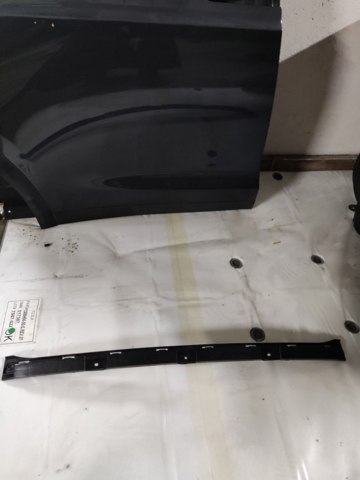 Кронштейн бампера заднего, центральный 600772400E TESLA