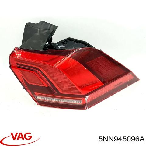 Задний правый внешний фонарь 5NN945096A VAG