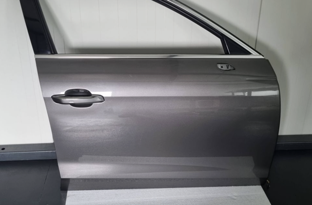 Пассажирская передняя дверь 8W0831052C VAG