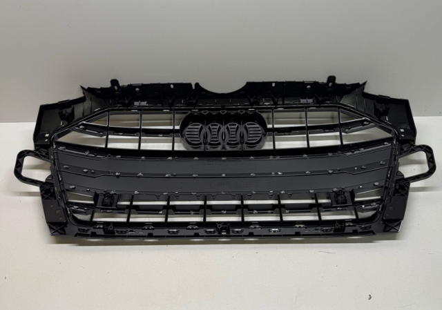 VAG 8W0853651DH Решетка радиатора в наличии Чернигов