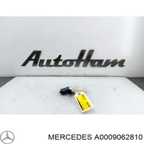 Мотор стеклоподъемника двери передней, правой A0009062810 MERCEDES