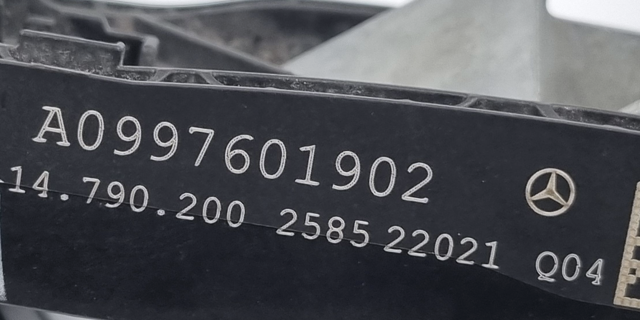 MERCEDES A0997601902 Держатель наружной ручки двери передней левой в наличии Полтава