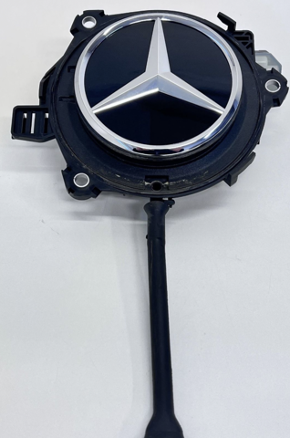 Эмблема на крышку багажника A09981085009040 MERCEDES