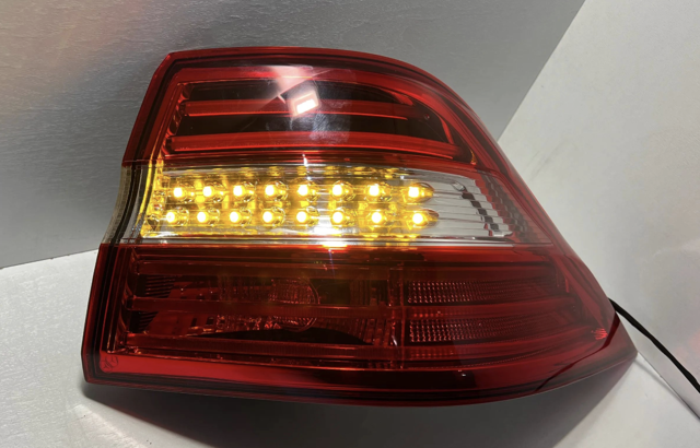 Правый стоп-сигнал A1669063201 MERCEDES
