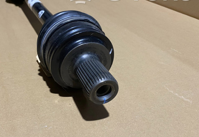 MERCEDES A1673301501 Полуось (привод) передняя правая в наличии Днепр