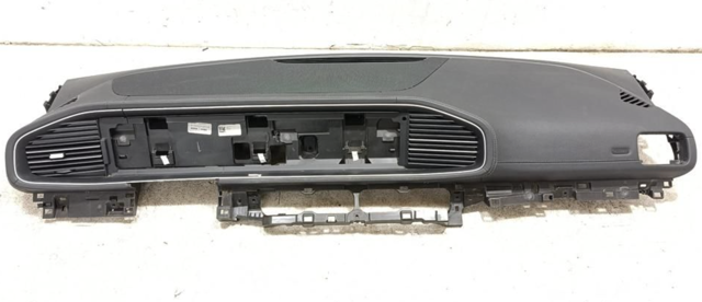 Панель приборная торпеды A16768099009H15 MERCEDES