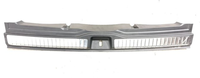 Облицовка задней панели багажника A1676902902 MERCEDES