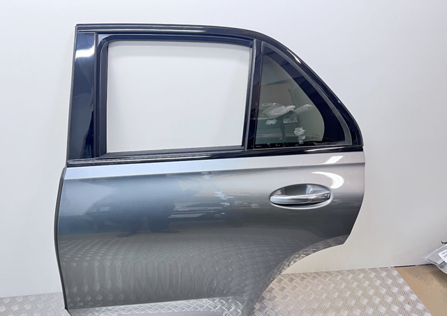 Дверь пассажирская задняя левая A1677308111 MERCEDES